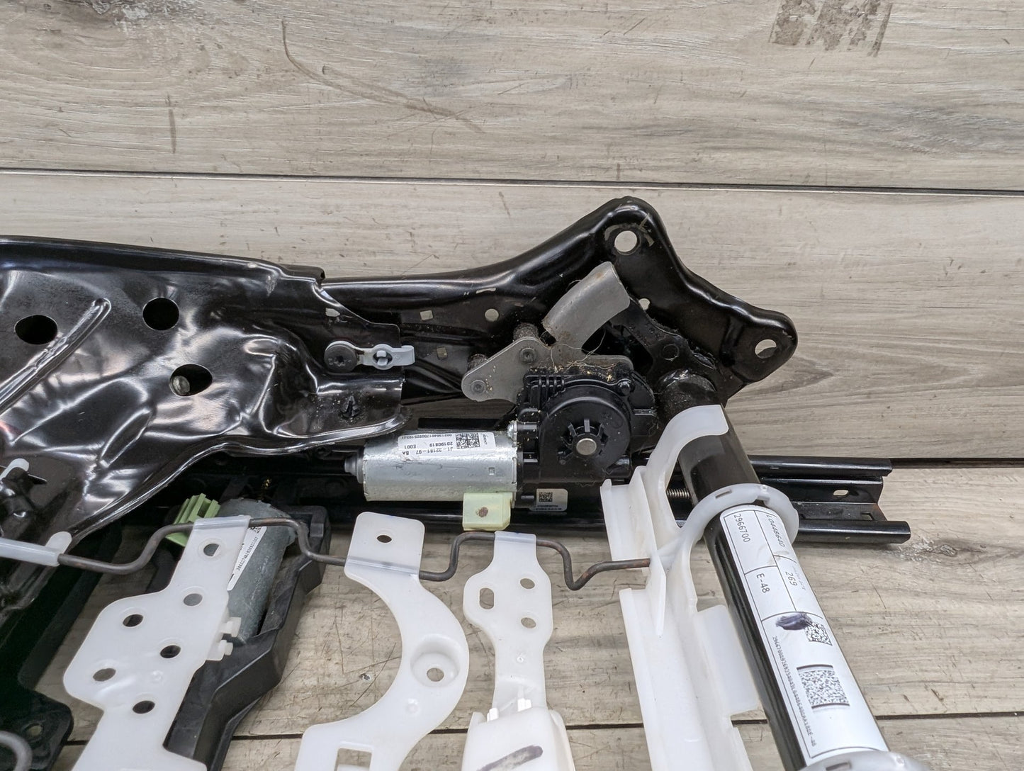 2018 - 2024 BMW X3 G01 Front Right Passenger Seat Lower Track Frame Assembly 7414610 B58B30O1