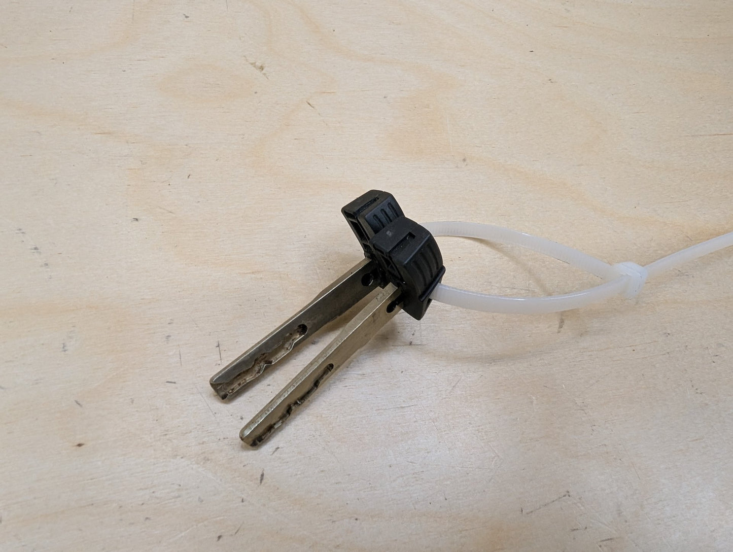 2007-2013 BMW 335i E93 Front Left Driver Key Lock Mechanism w/ Key 7187853