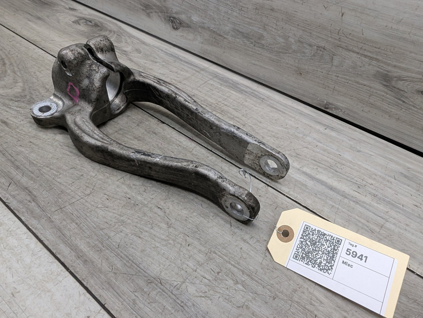 2016-2022 BMW 750Li G12 Front Left Driver Spring Strut Shock Absorber Bracket 6861199