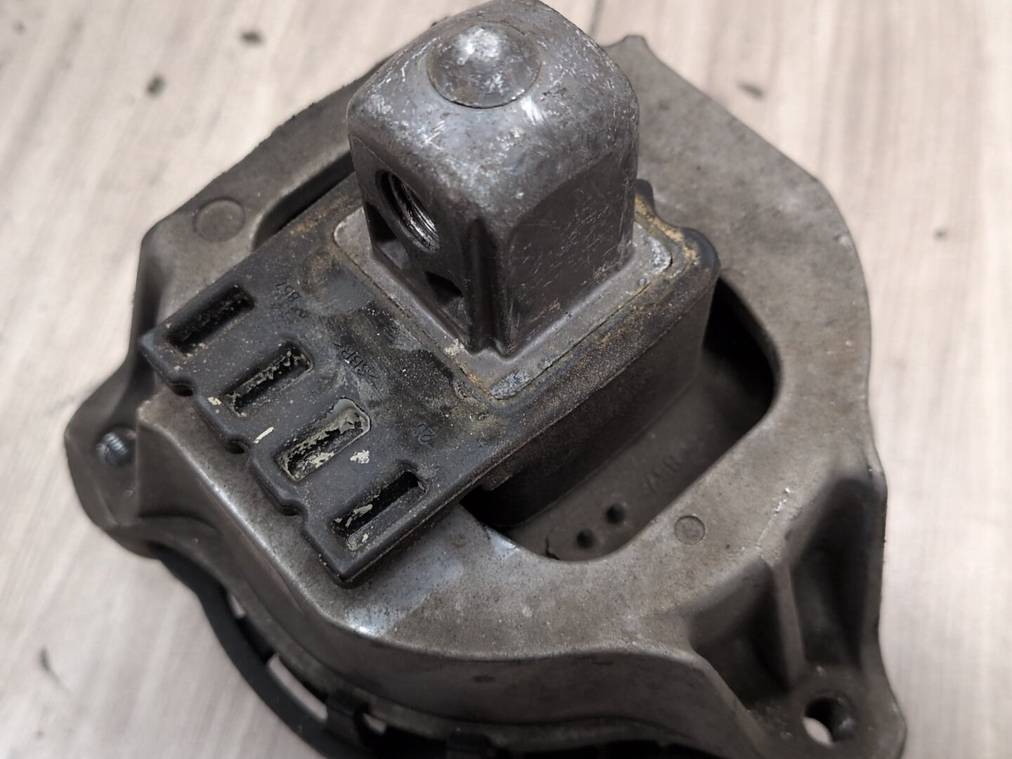 2016-2022 BMW G12 750i Left Right Engine Bracket Support Mount SET 6860458