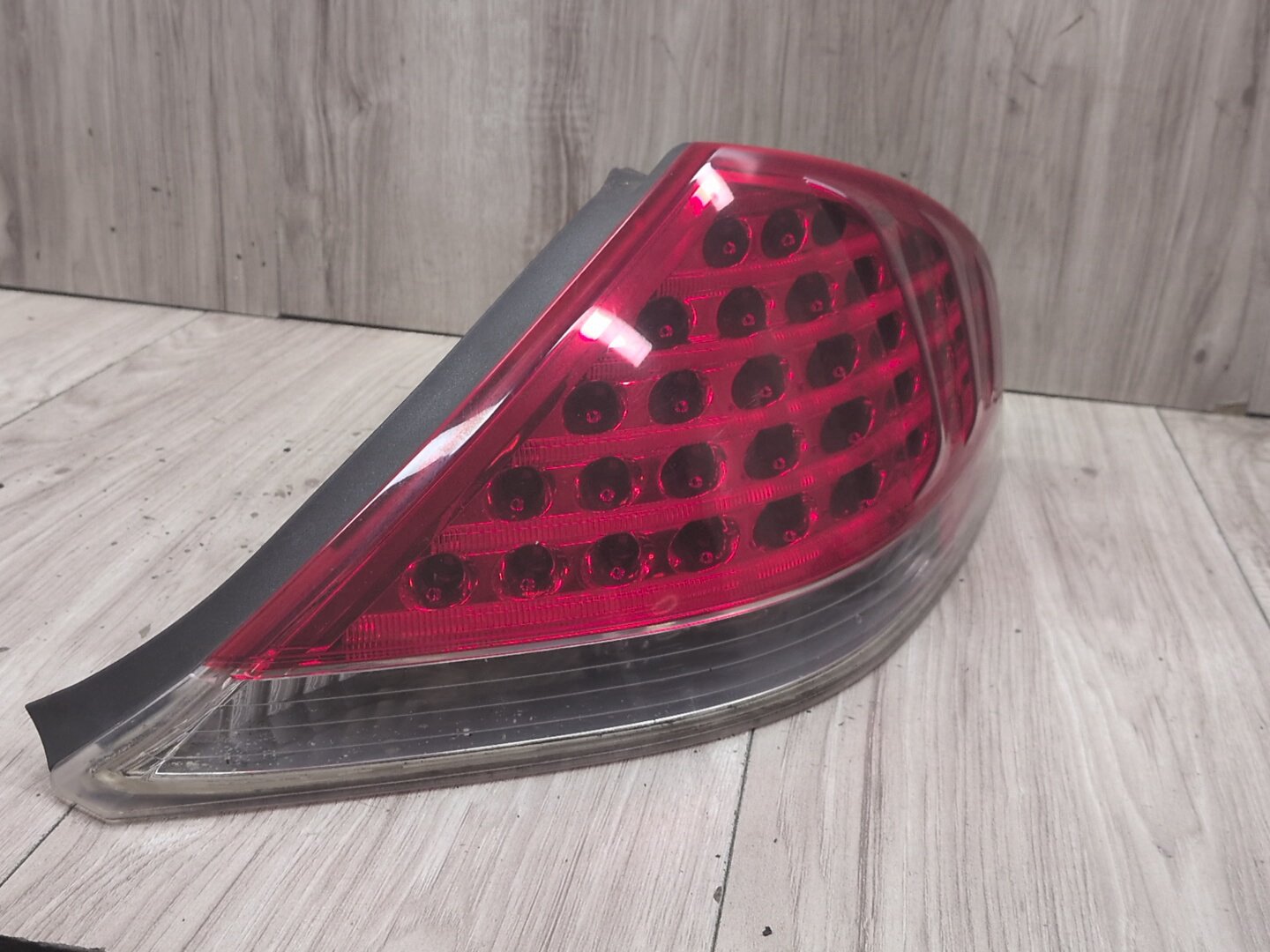 2004-2010 BMW M6 E64 Rear Right Passenger Outer Tail Light 7170976 OEM