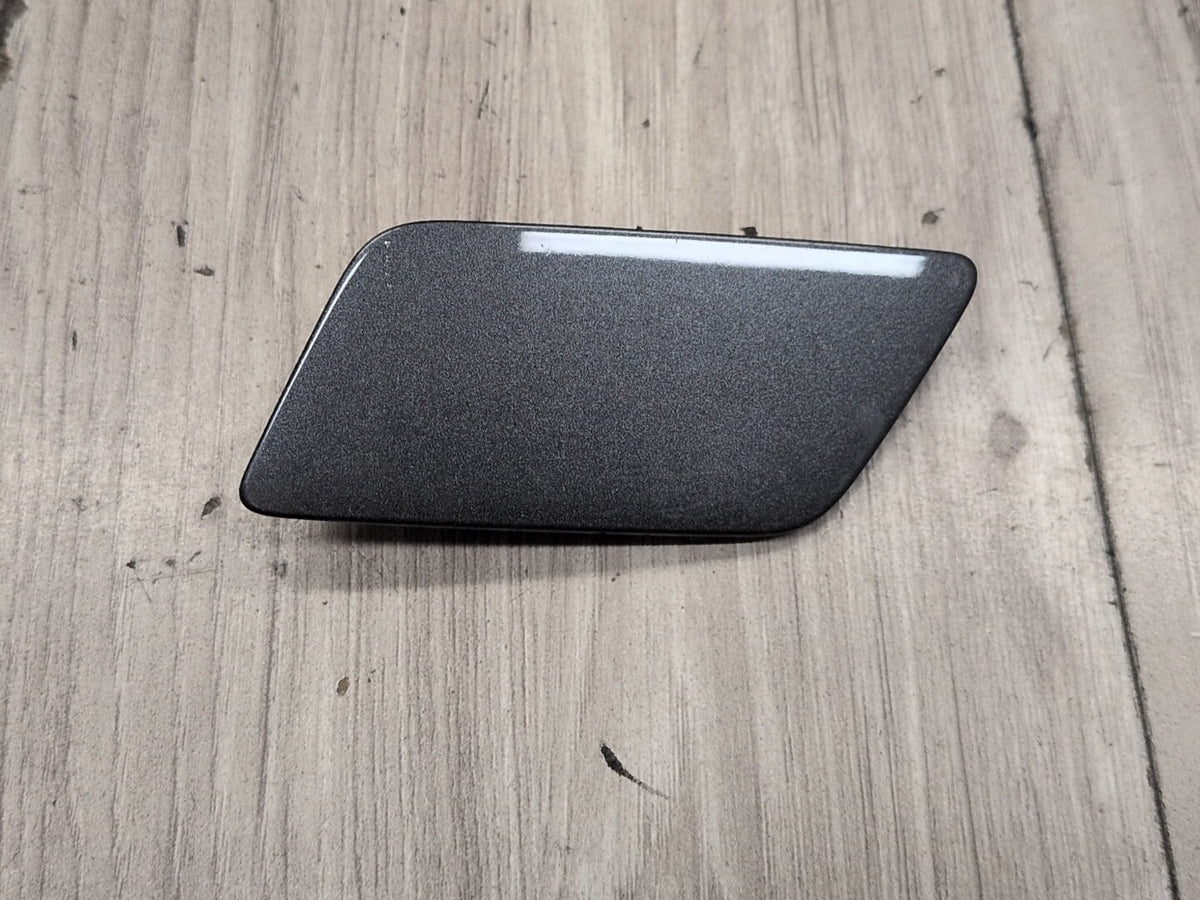 2015-2018 Audi Q3 8U Front Left Driver Bumper Headlight Washer Nozzle Insert Cover 8U0955275F