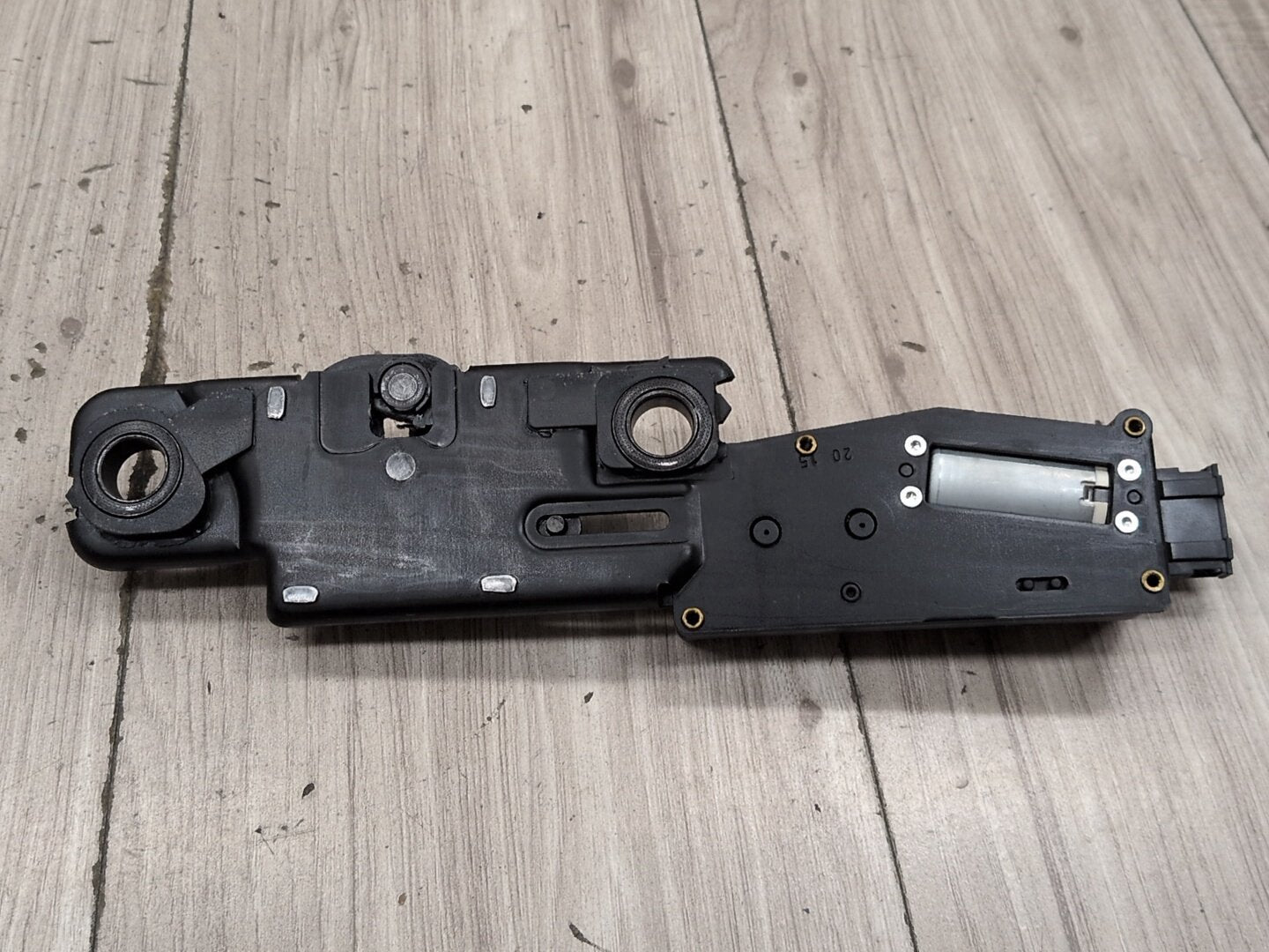2015-2018 Audi Q3 8U Lower Liftgate Tailgate Lock Latch Striker Plate 4F9827383H