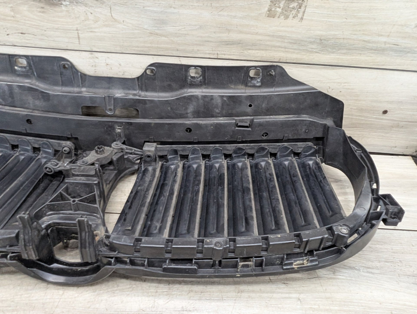 2016-2022 BMW 750Li G12 Front Bumper Radiator Air Flap Shutter 7347374