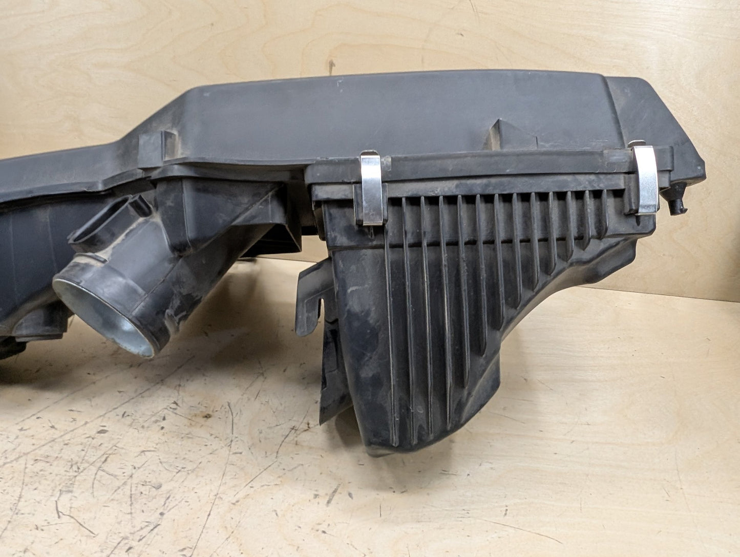 2012-2018 BMW F30 320i N20B20U0 Engine Air Filter Box Assembly 7597589