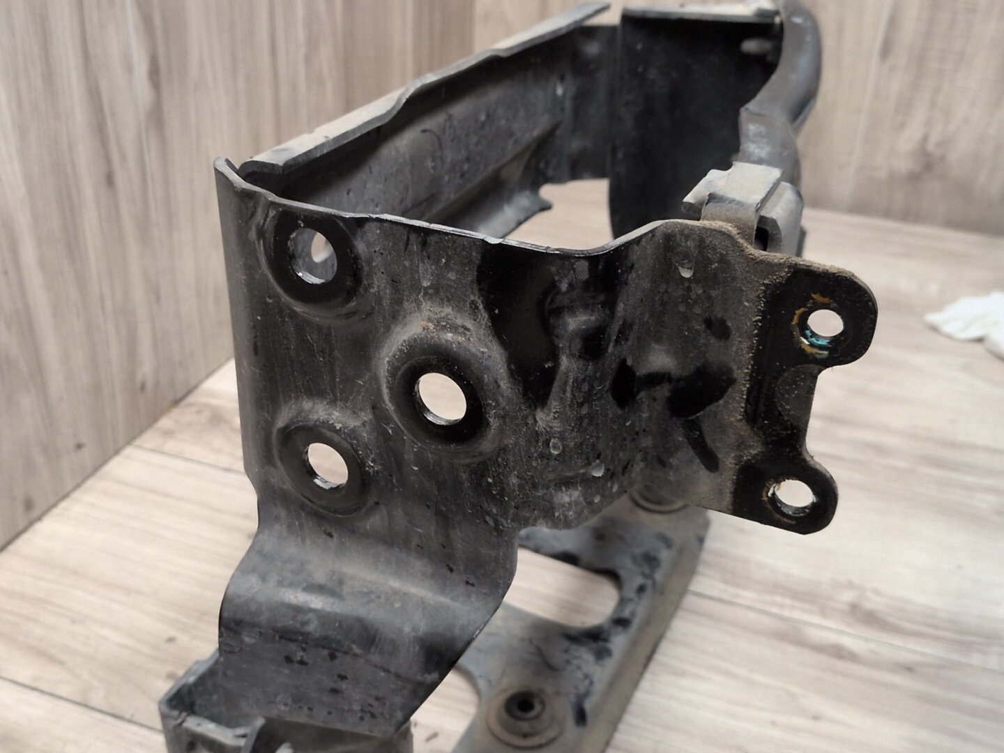 OEM BMW G11 G12 G30 F90 M5 M8 Front Driver Bumper Radiator Support Bracket
