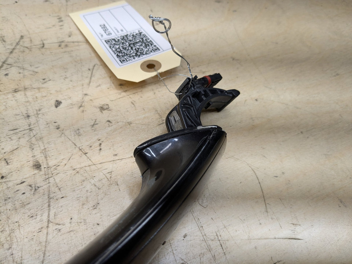 2016-2019 BMW 750i G12 Front or Rear Right Passenger Exterior Door Handle w/ Comfort Access 7411038 OEM