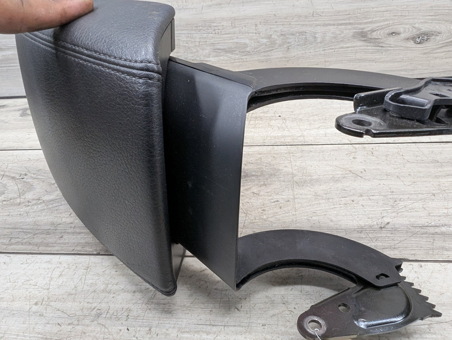 2009 - 2017 Audi Q5 8R Center Console Armrest Arm Rest 8R0864207G EA888