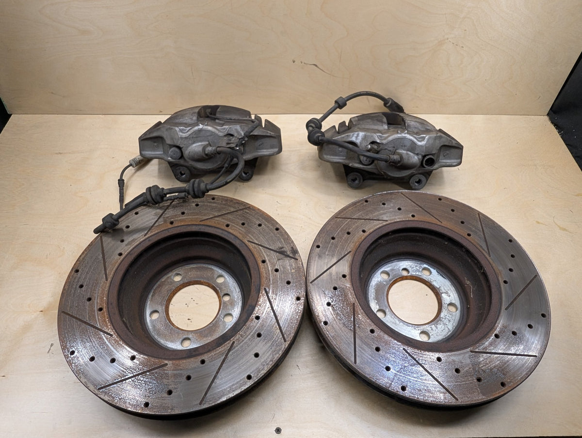 OEM BMW 335 E9X Front Left Right Brake Caliper SET w Drilled Slotted Rotors