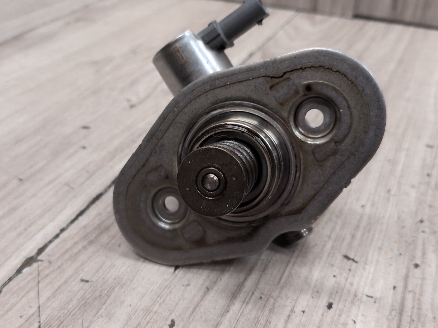 OEM BMW F06 F10 F13 F15 F16 F85 X5 Engine N63 S63 HPFP High Pressure Fuel Pump