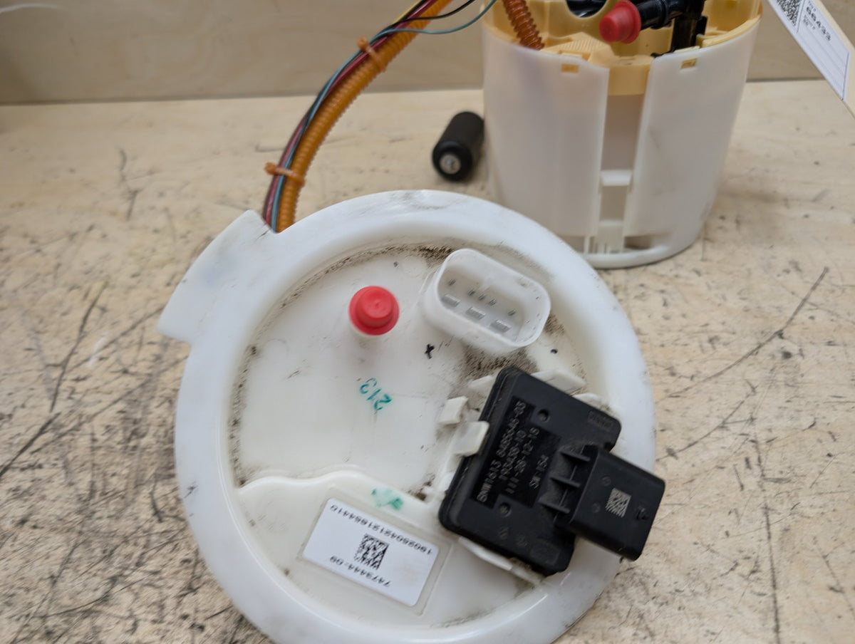 OEM BMW G20 G22 G23 G26 G42 330 M340 430 M440 Gas Tank Mounted Sending Fuel Pump