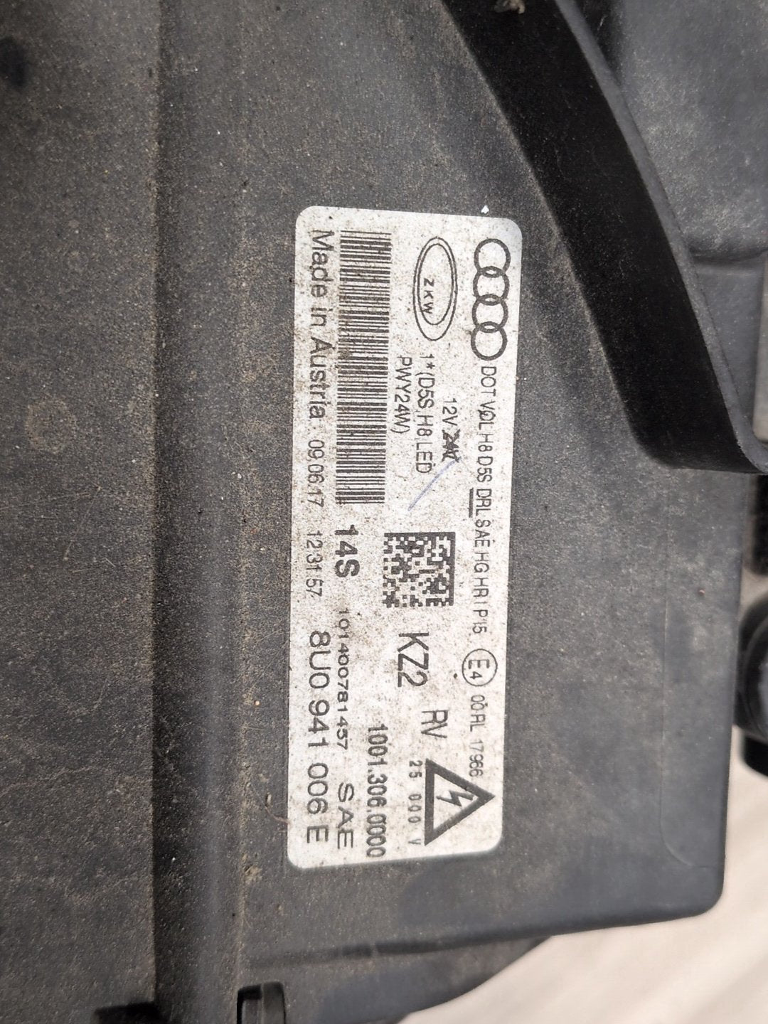 16-18 OEM Audi Q3 8U Front Right Passenger HID Xenon Headlight 8U0941006E