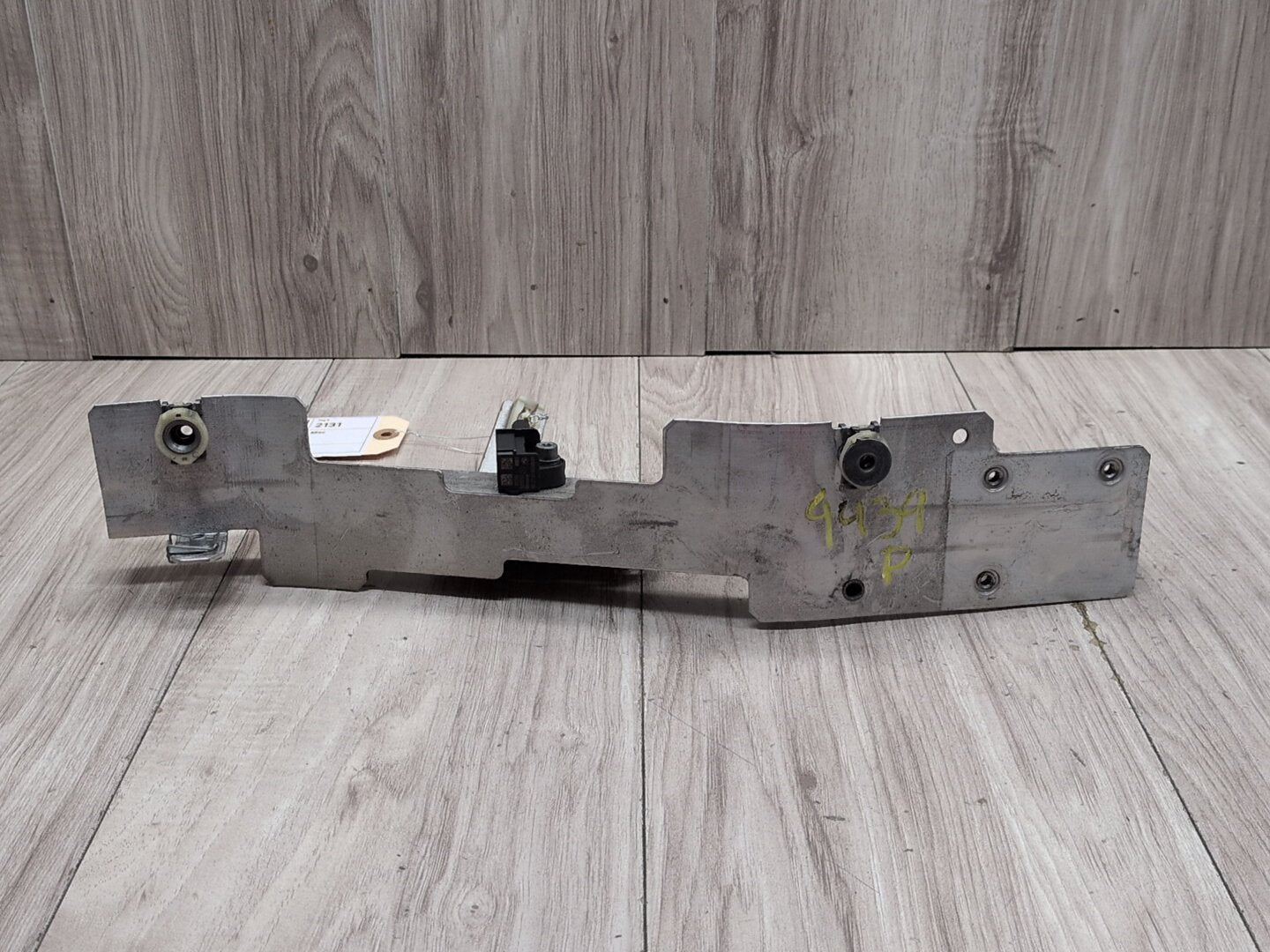2014 - 2018 BMW X5 F85 Right Passenger Headlight Bracket 7294492 S63B44T2