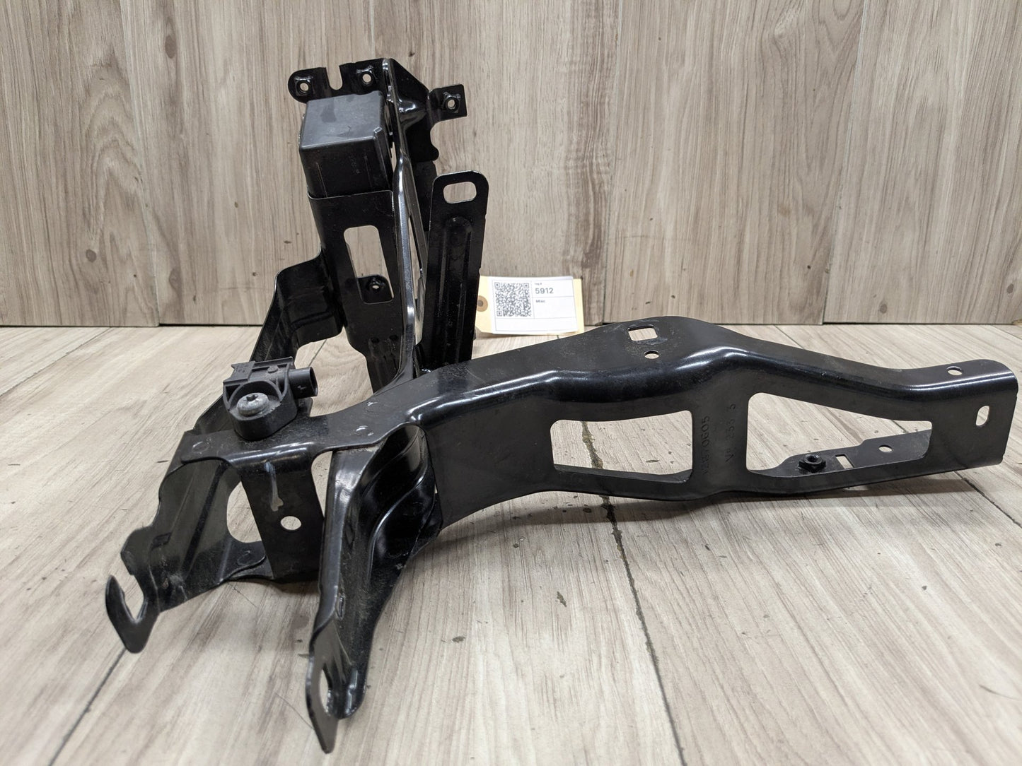 2019 BMW X3 G01 Left Driver Headlight Bracket 7400113