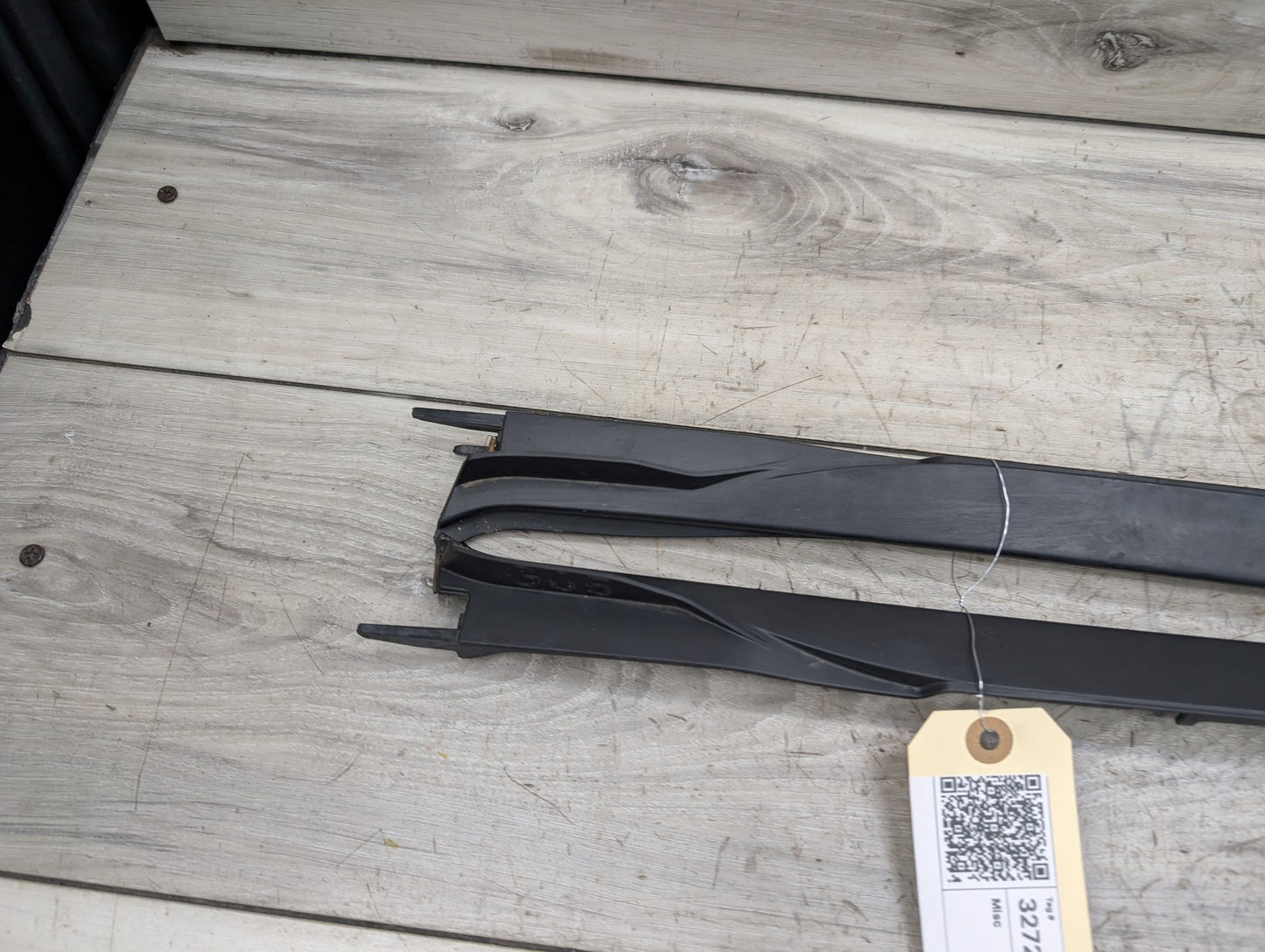 2019-2026 BMW X5 G05 Right Passenger Side Windshield Drip Molding Trim 7434872