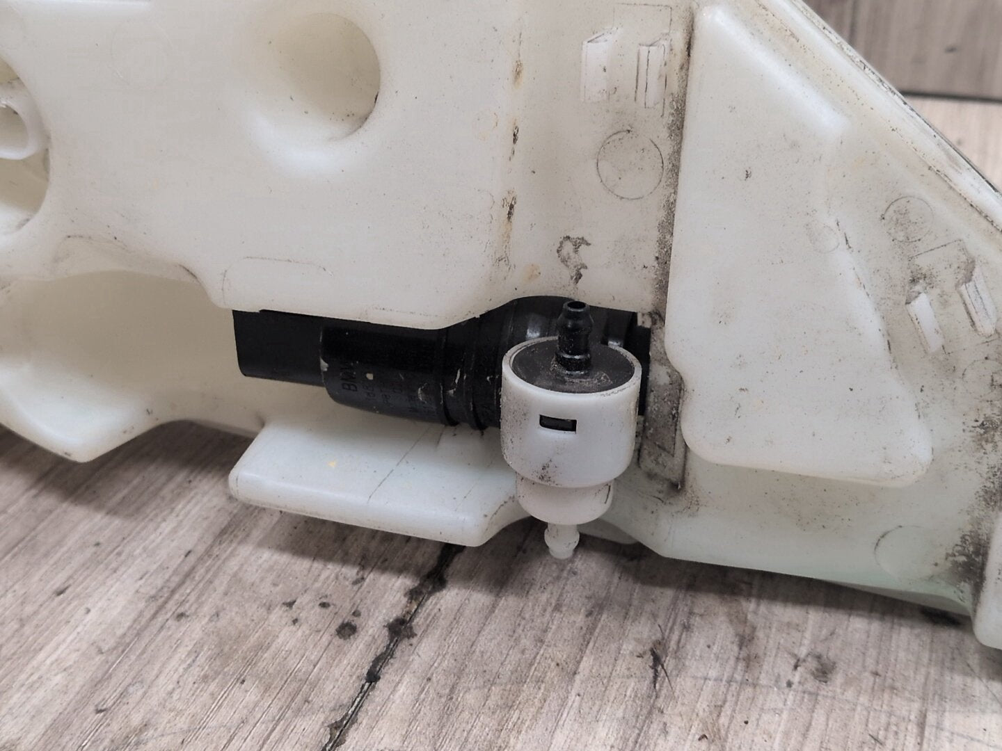 2014 - 2018 BMW X5 F85 Windshield Reservoir Tank Assembly 7292424 S63B44T2