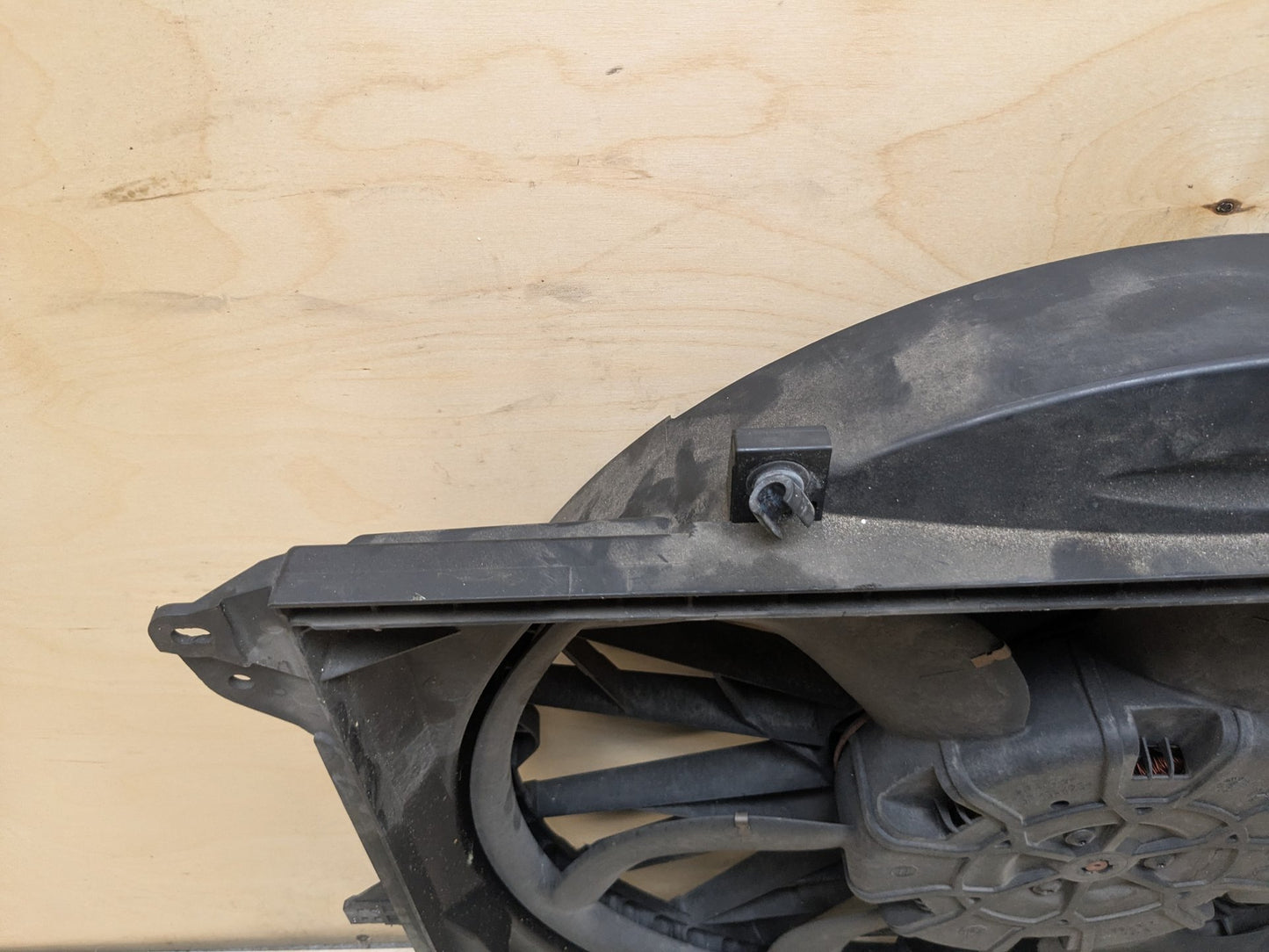2007-2013 BMW 328i E93 Radiator Fan Shroud Housing w/ Motor 7561713