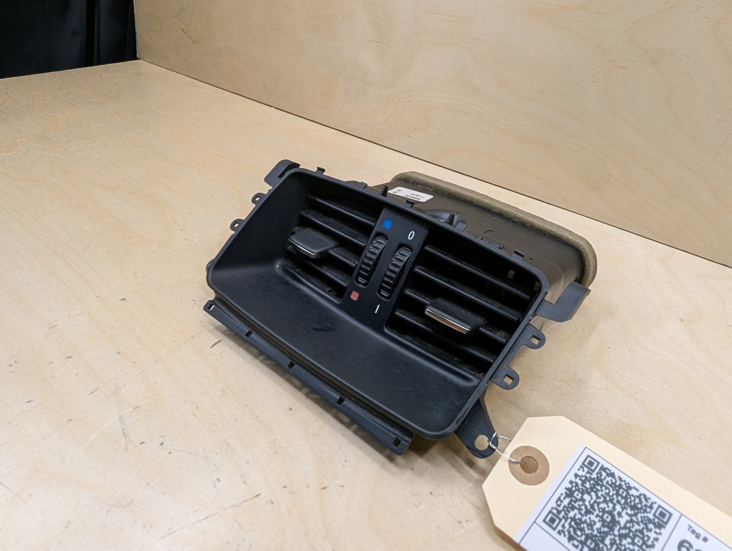 07-13 OEM BMW E92 328 335 Coupe Interior Central Console Rear Vent