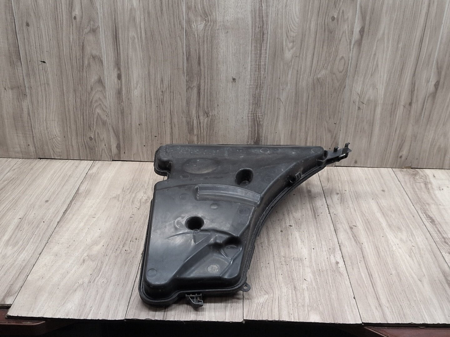 OEM BMW G12 G30 540 M550 750 M760 Windshield Wiper Washer Reservoir Tank Pump