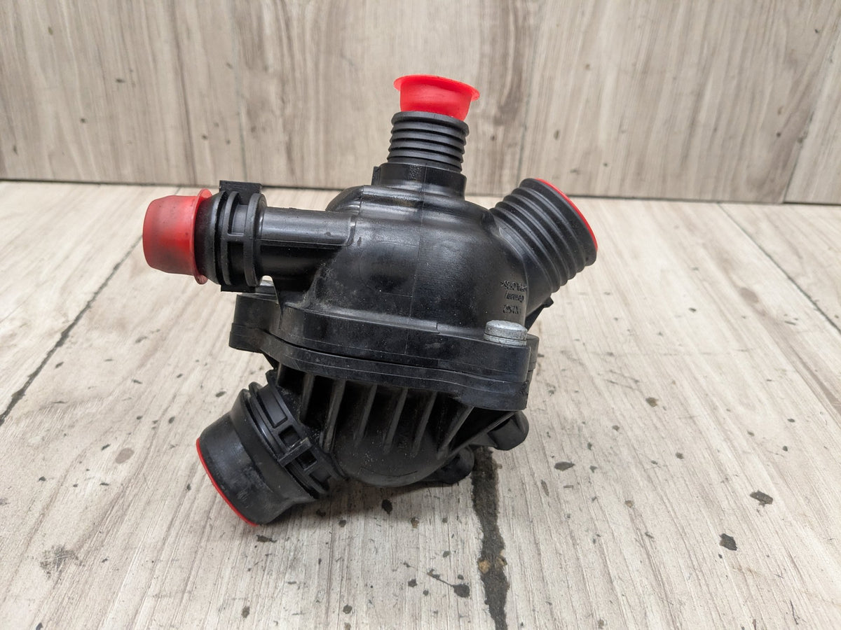 2017 BMW F16 X6 Engine Motor Cooling Auxiliary Water Pump 7598865