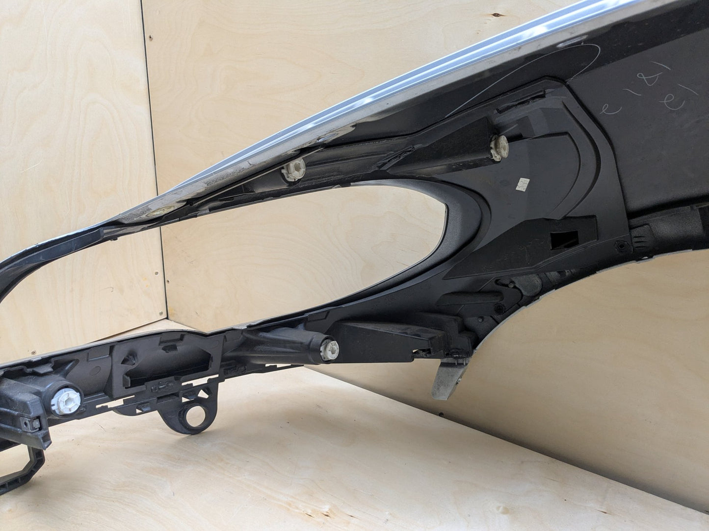 11-13 BMW X5 E70 Front Right Passenger Fender Panel w/ bracket Silver 354