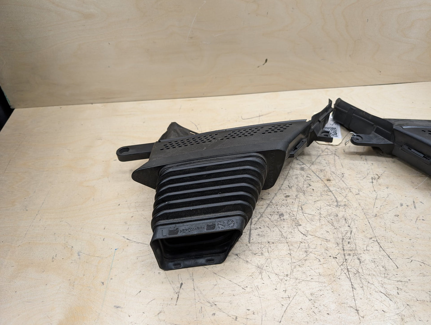 2011-2017 Audi RS5 8T Left Right Air Intake Ducts SET 8K0129618E OEM