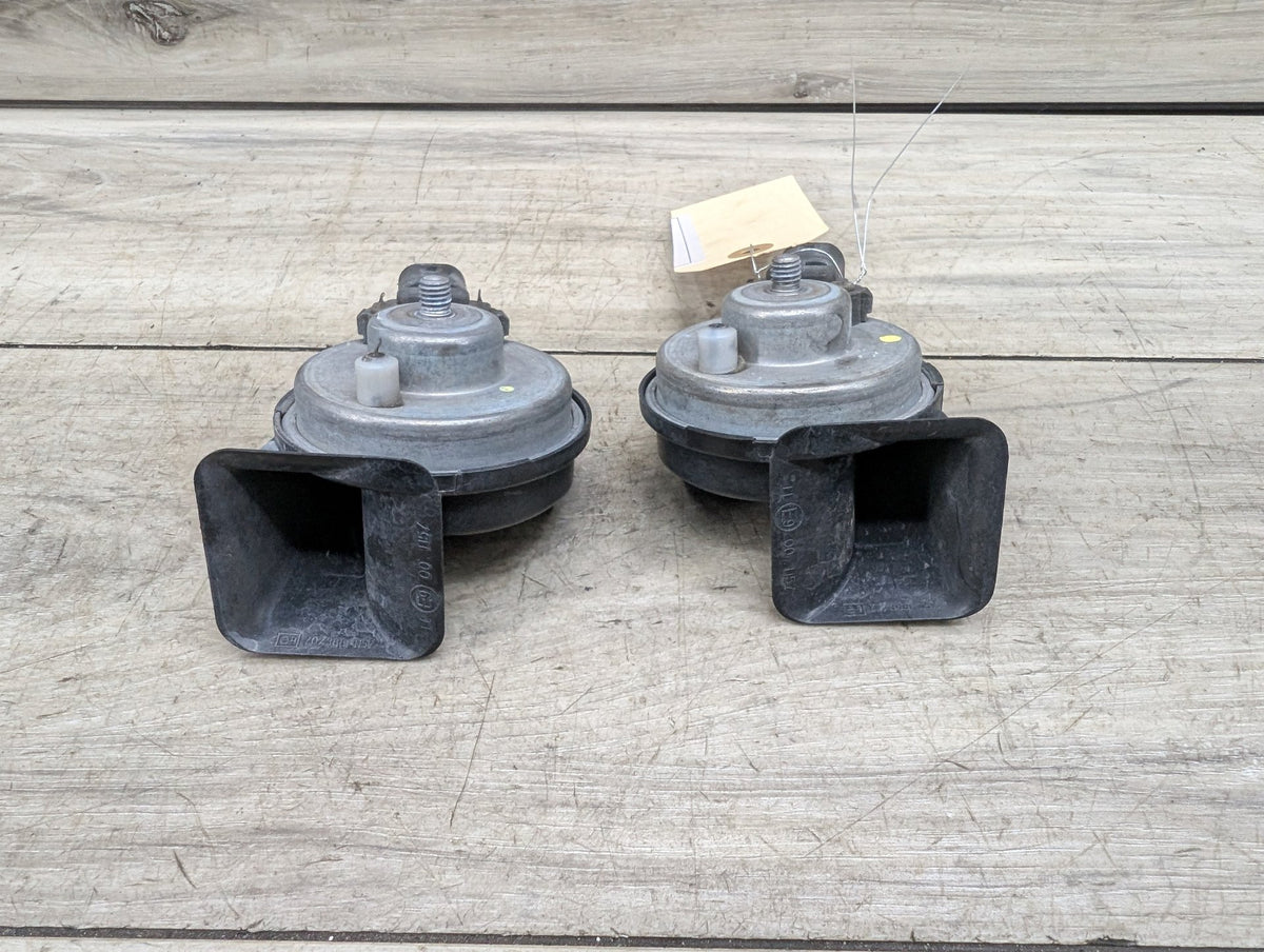 2009-2015 BMW 750Li F02 Alarm Horns SET 7284482 OEM