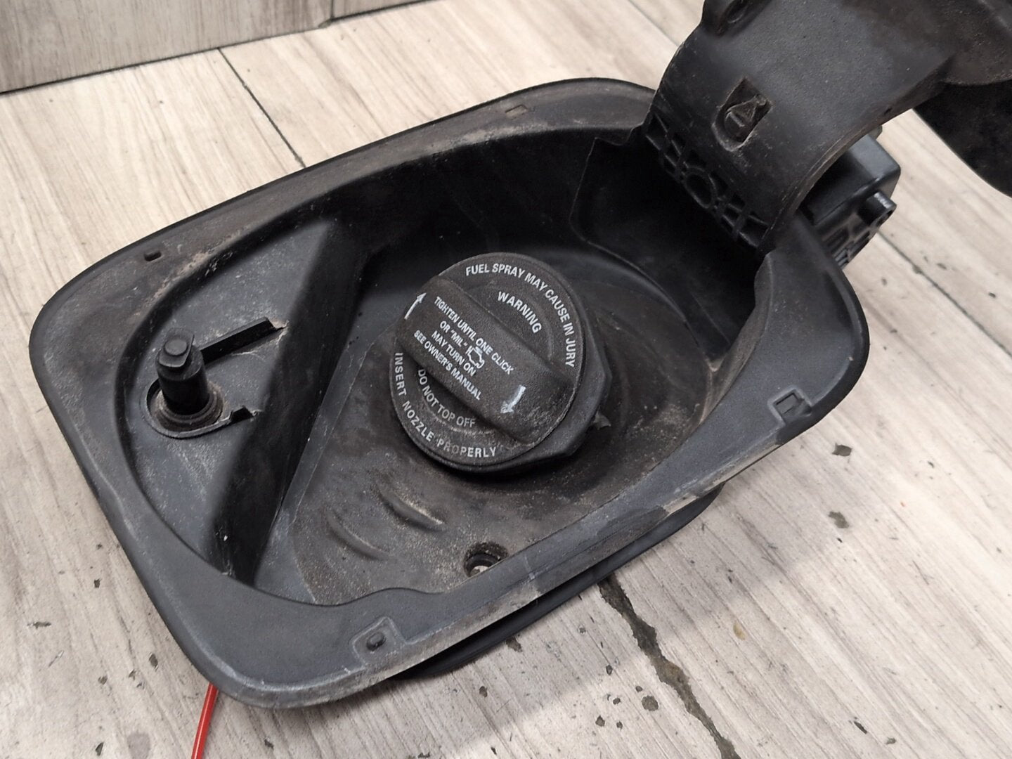 2015-2018 Audi Q3 8U Gas Cover Assembly 8U0809906C