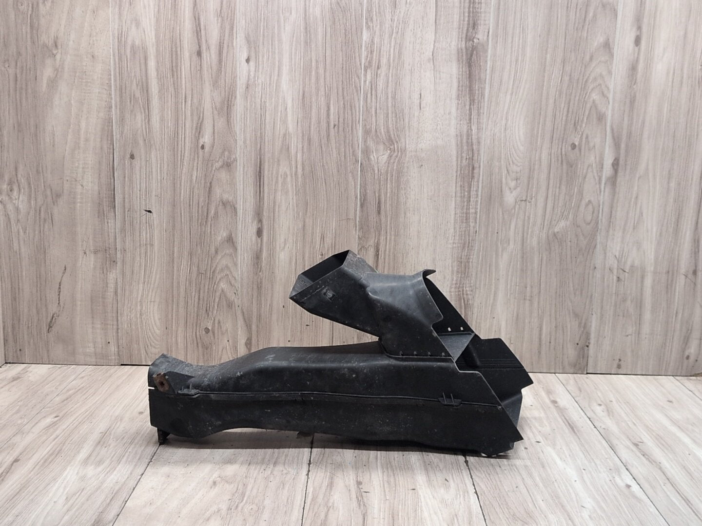 2015-2018 BMW X5 F85 Right Passenger Brake Air Duct 8056318