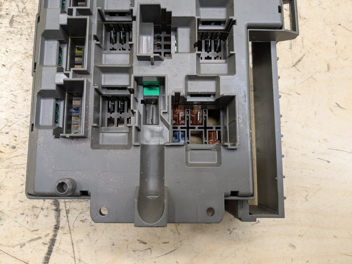2007-2013 BMW 328i E92 Front Power Distribution Fuse Box 9119444 OEM