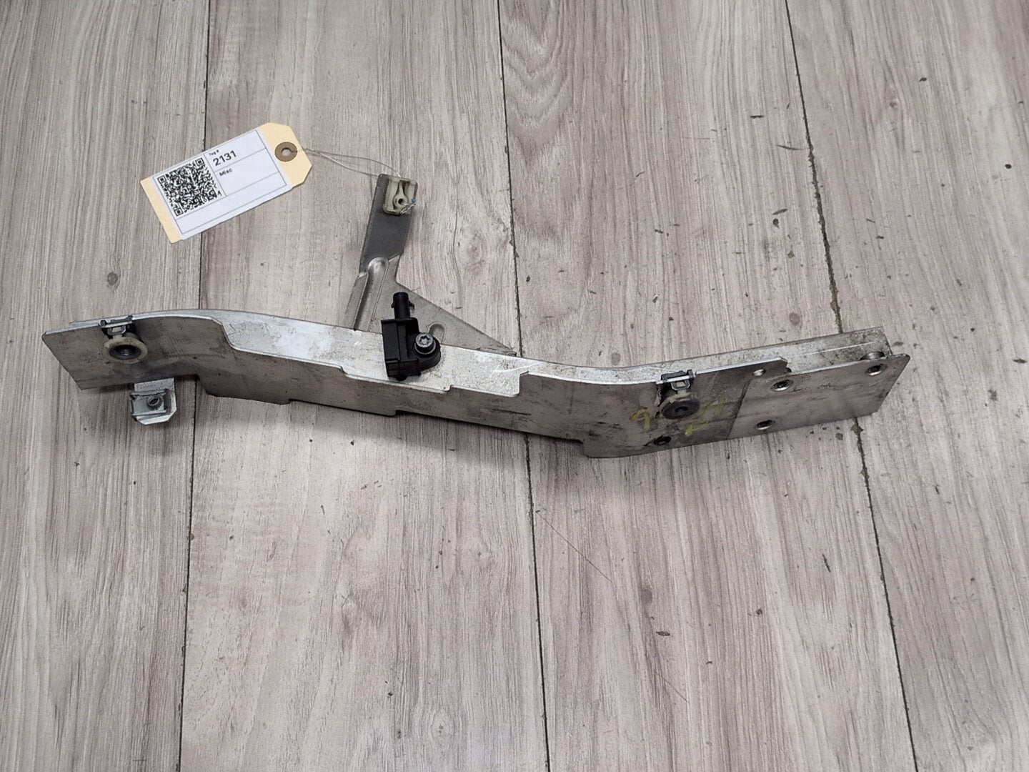 2014 - 2018 BMW X5 F85 Right Passenger Headlight Bracket 7294492 S63B44T2