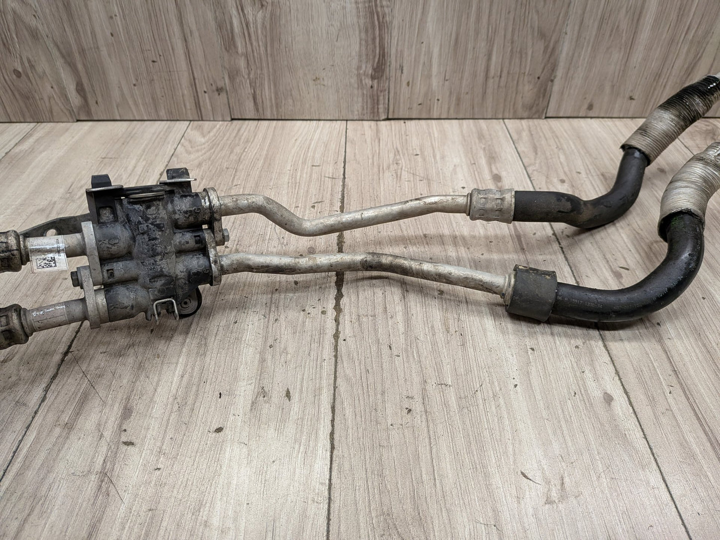 16-19 OEM BMW F90 M5 G12 750 G30 M550 Transmission Oil Cooler Line Inlet Outlet