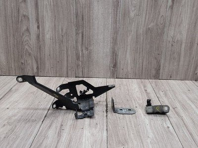 2012-2018 BMW M6 F06 Front Right Passenger Fender Brackets SET 7230584 OEM