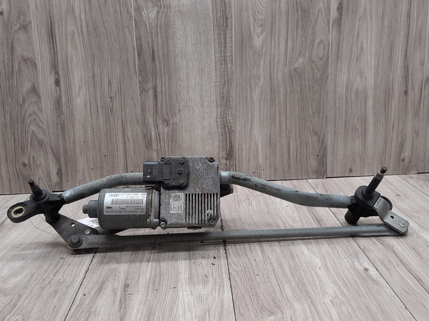 2008 - 2017 Audi S5 8T Front Windshield Wiper Motor 8T1955119D
