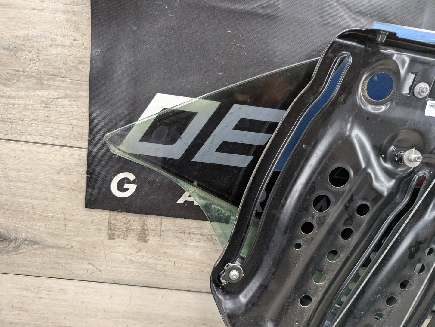 2008 - 2017 Audi S5 8T Left Driver Quarter Panel Window Glass 8F0839397D