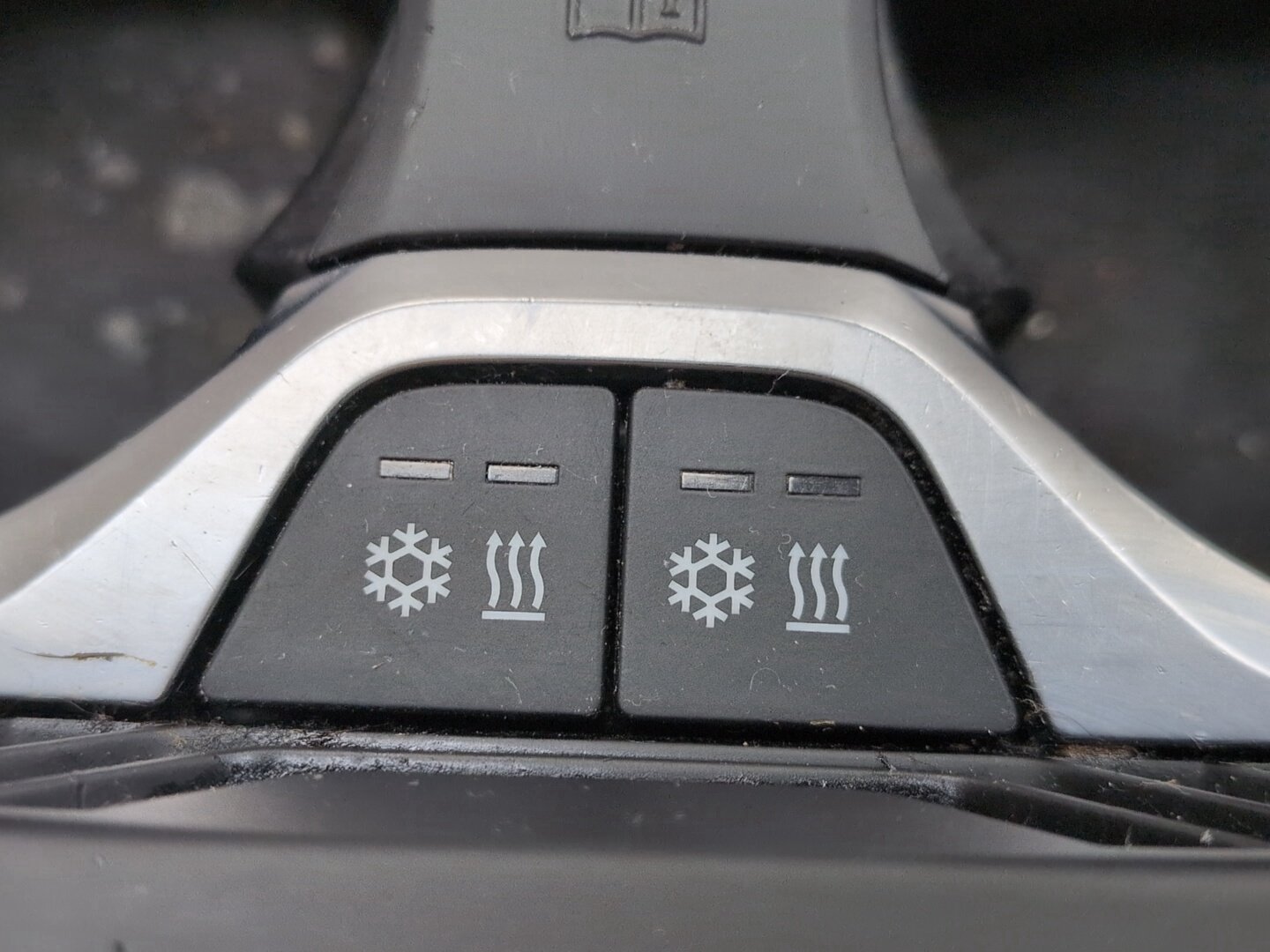 OEM BMW F95 F96 G05 G06 G07 G09 X5 X7 Thermoelectric Center Console Cup Holder