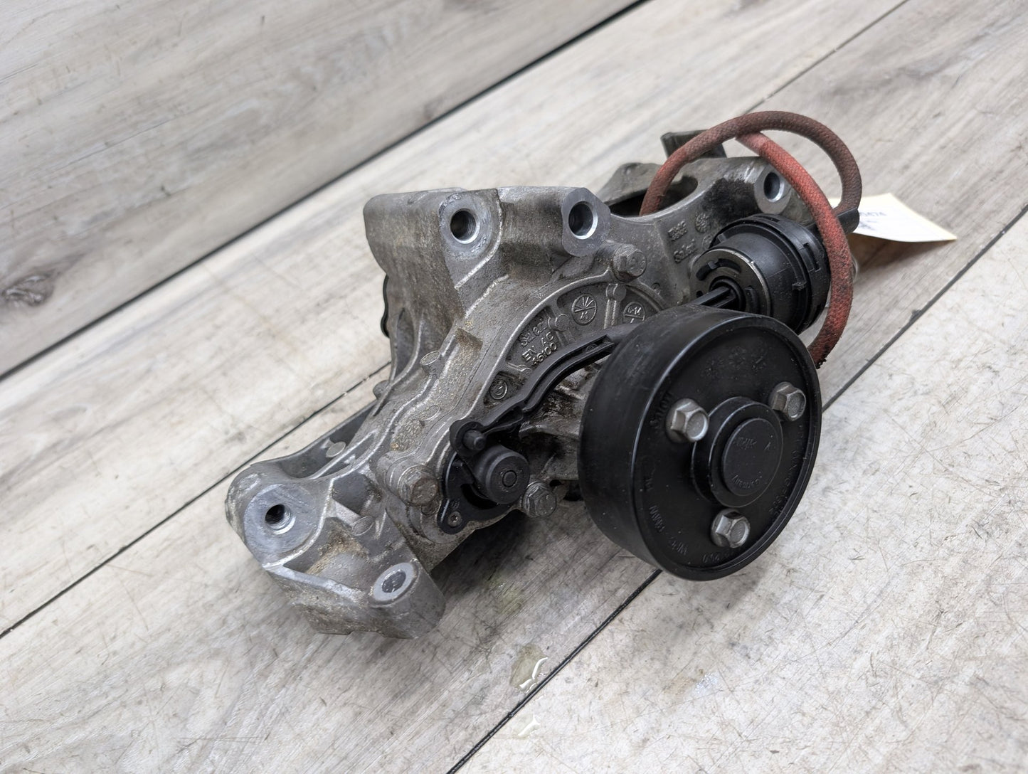 OEM BMW F22 F23 F30 G01 G02 230 330 X3 Engine B46 B48 Coolant Pump With Support