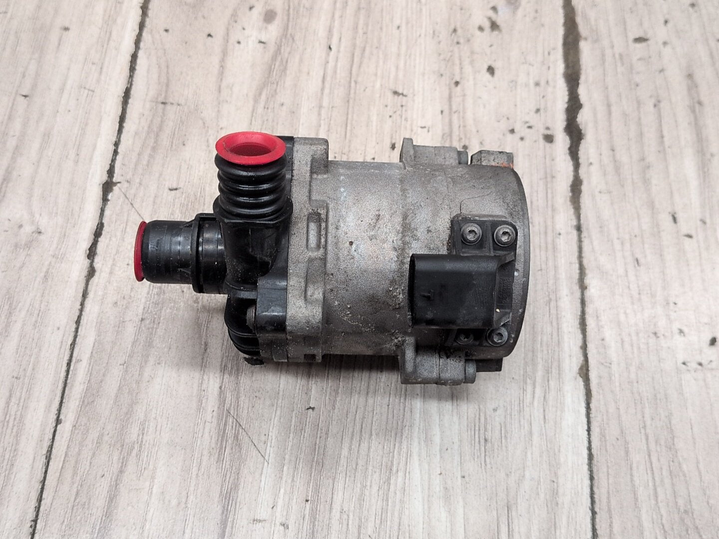OEM BMW M5 M6 F10 F06 F12 F13 Radiator Auxiliary Water Pump S63 Engine