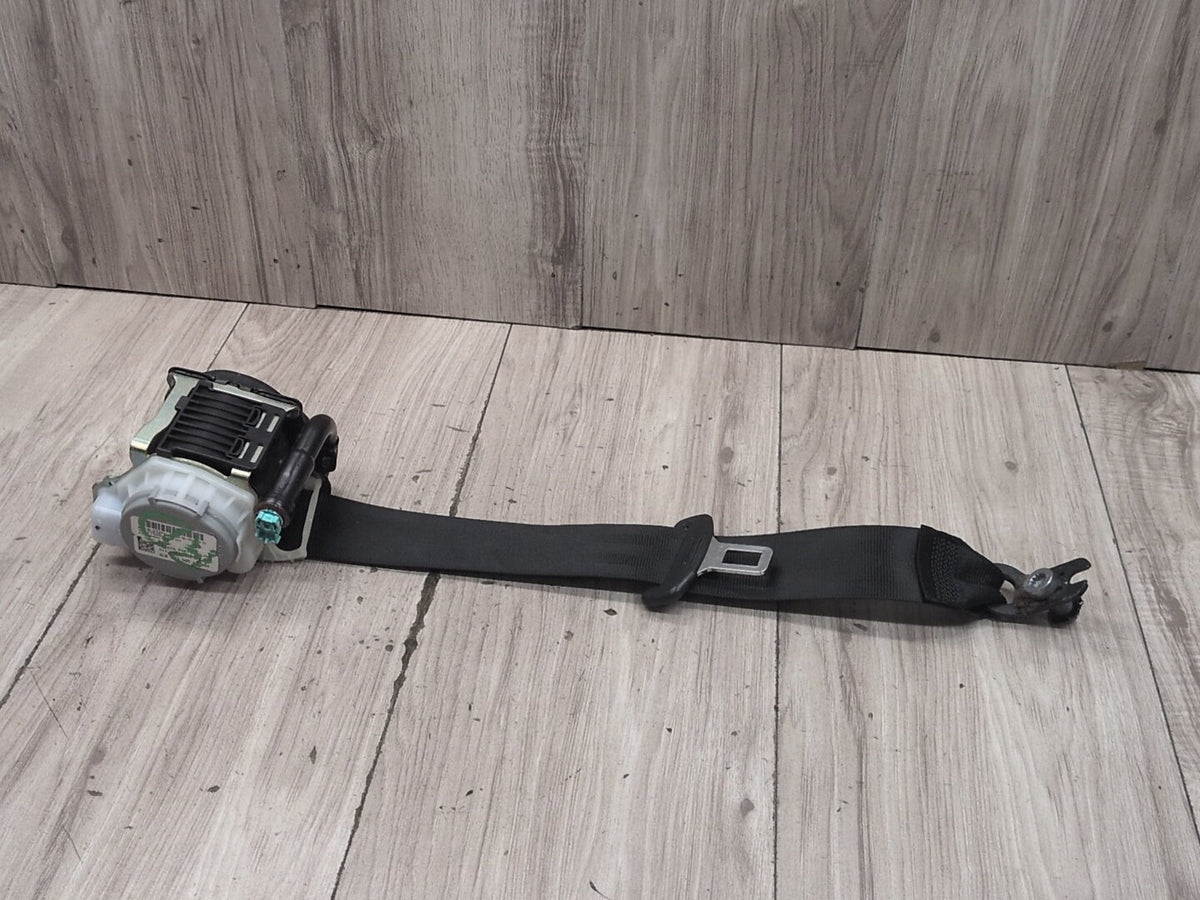 2015-2018 Audi Q3 8U Rear Left or Right Seatbelt Seat Belt Retractor 8U0857805A