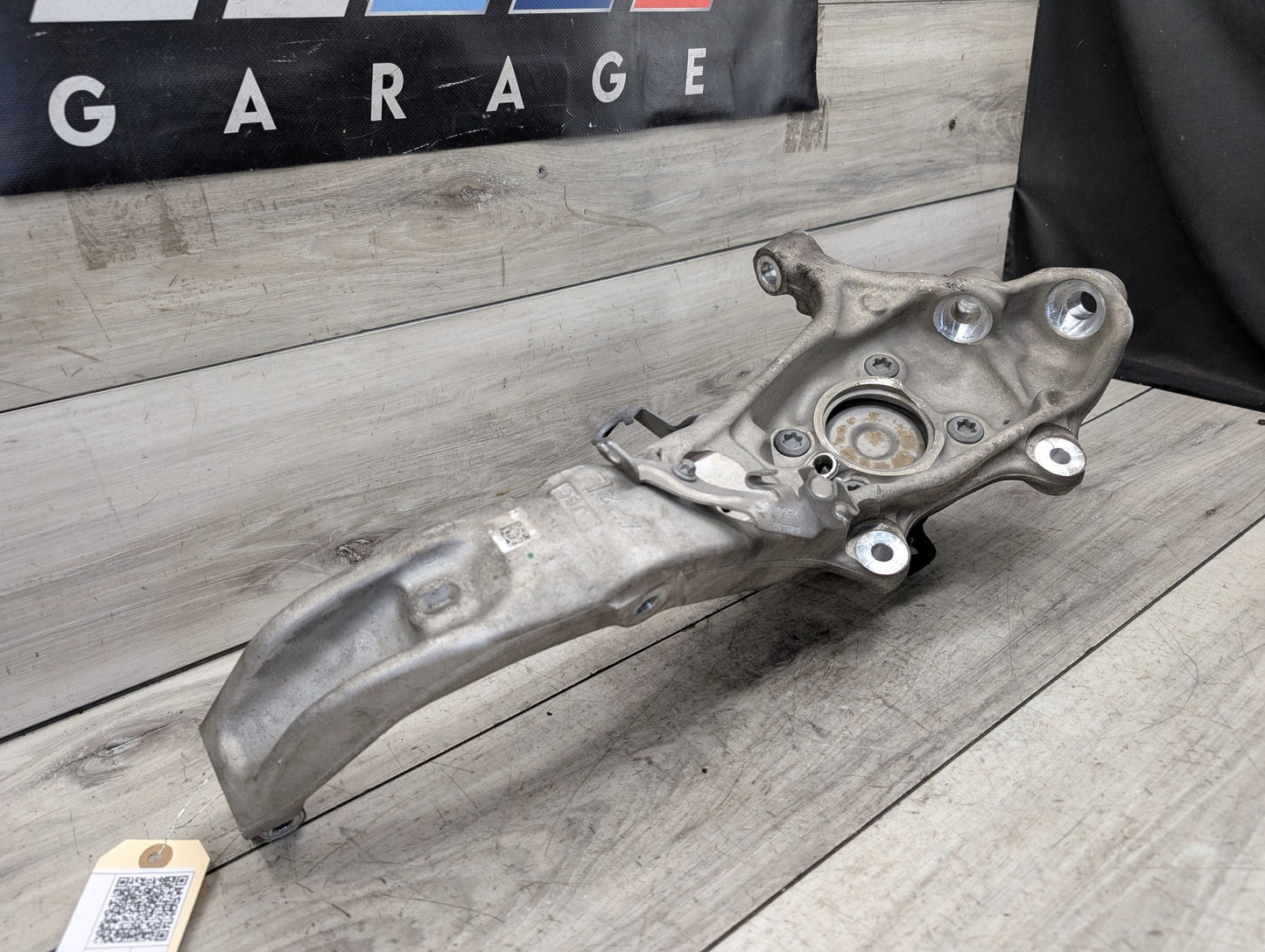 2019-2026 BMW X5 G05 Front Left Driver Spindle Knuckle w/ Bearing 6876655