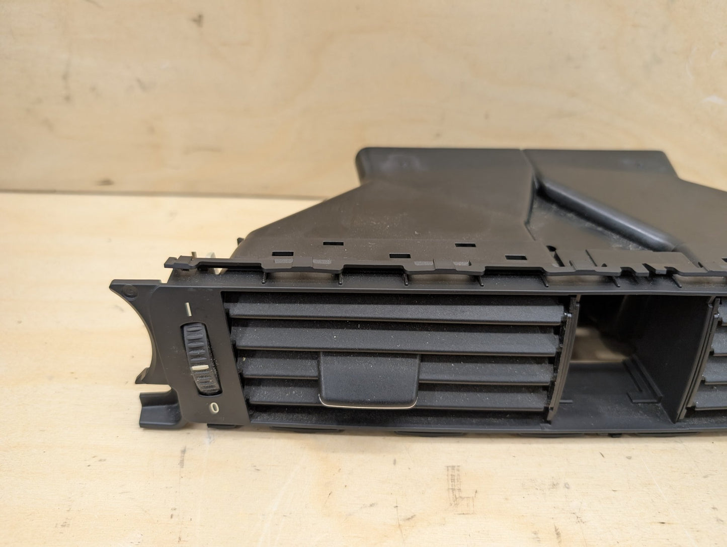 06-13 OEM BMW E90 E91 E92 E93 M3 Dashboard Center AC Air Vent Grille Trim
