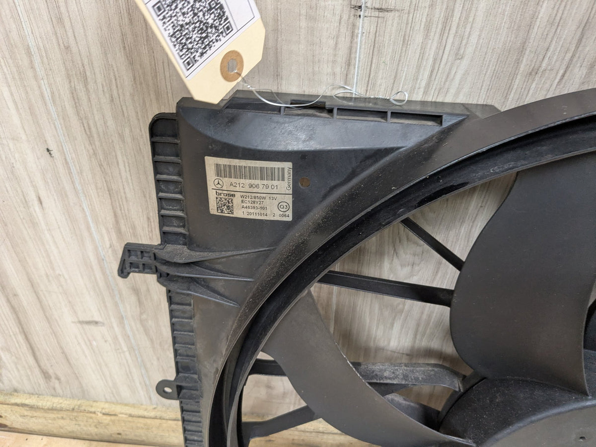 2009-2012 Mercedes-Benz E550 W212 Radiator Fan Shroud Housing w/ Motor A2125000493