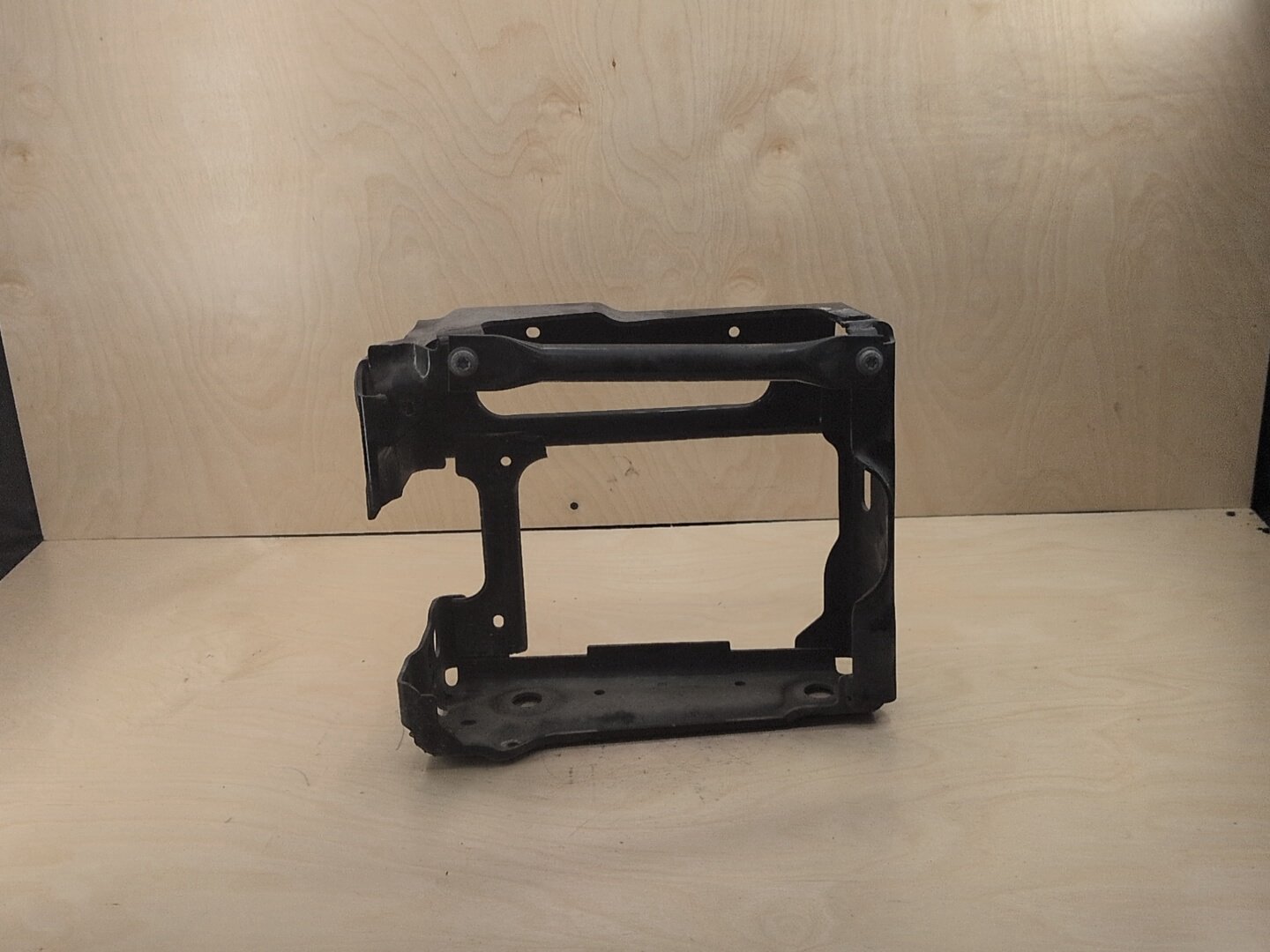 OEM BMW G01 G02 F97 X3 X4 Front Right Passenger Radiator Reinforcement Bracket