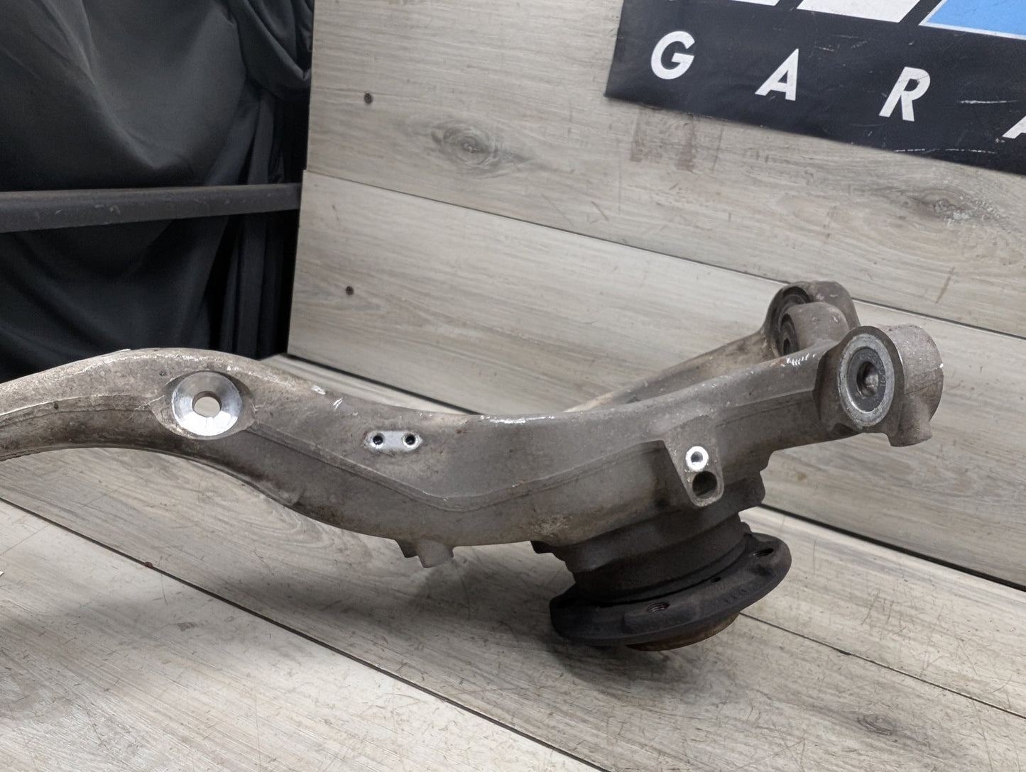 OEM BMW E70 F15 F16 F85 X5 X6 Front Passenger Right Spindle Hub Carrier Knuckle