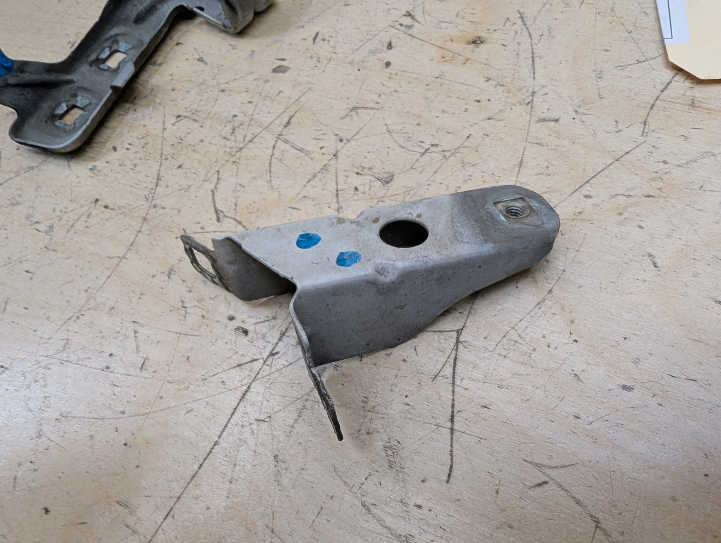 15-20 OEM BMW F80 F82 F83 M3 M4 Left Driver Fender Bracket Mount Carrier SET