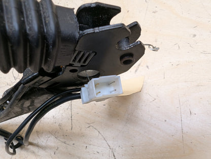 OEM BMW F30 F32 F36 F80 F82 F87 Front Right Passenger Seat Belt Buckle Tensioner