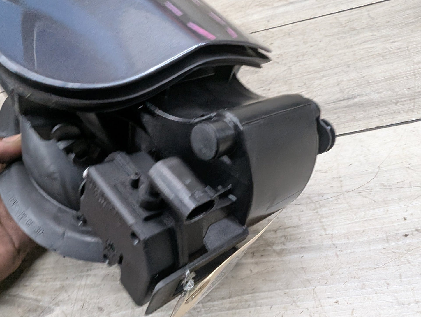 2014-2019 BMW 340 F34 Gas Cover Assembly 7278394