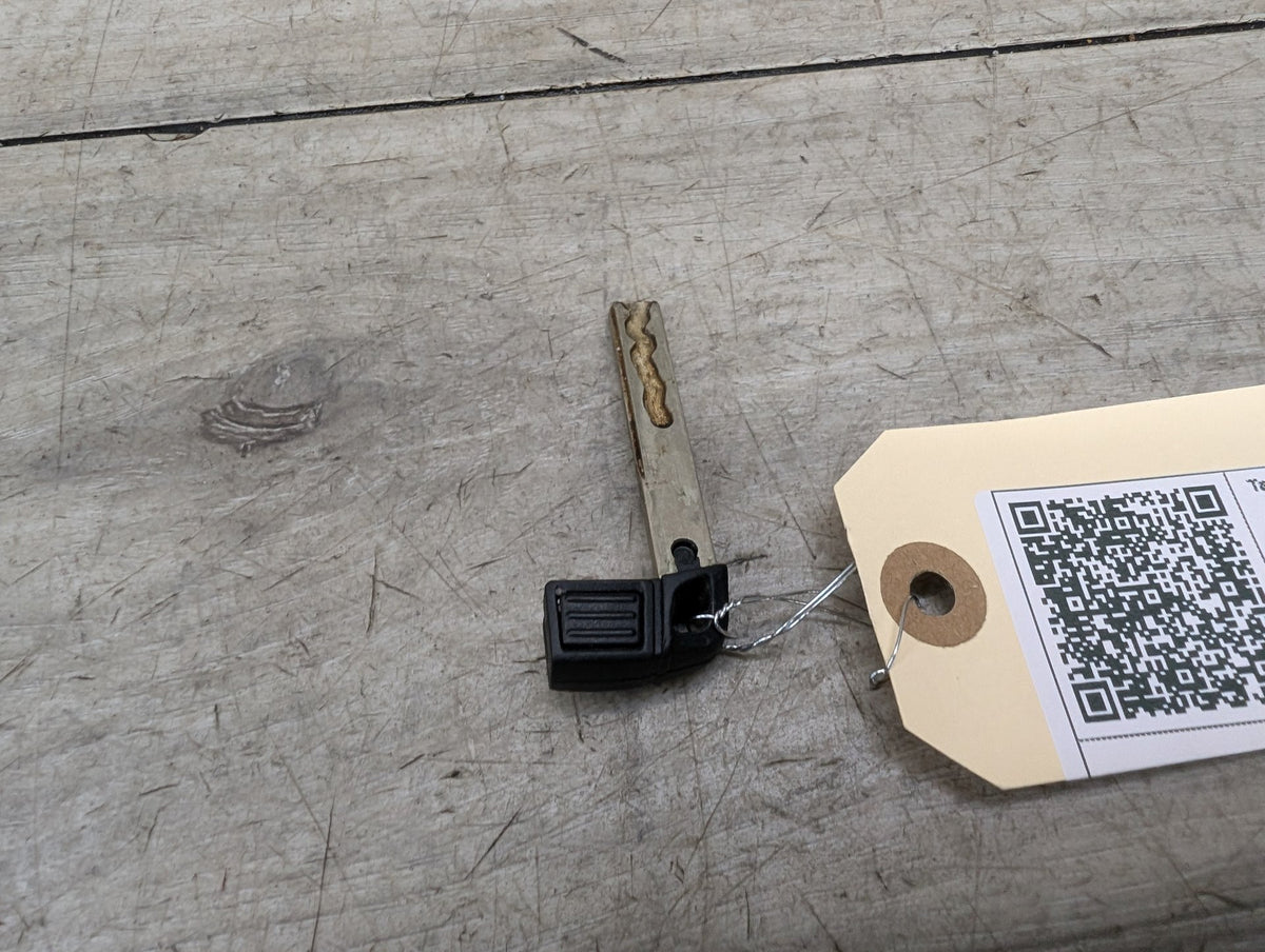 2008-2013 BMW 128i E82 Front Left Driver Key Lock Mechanism w/ Key 7161429 OEM