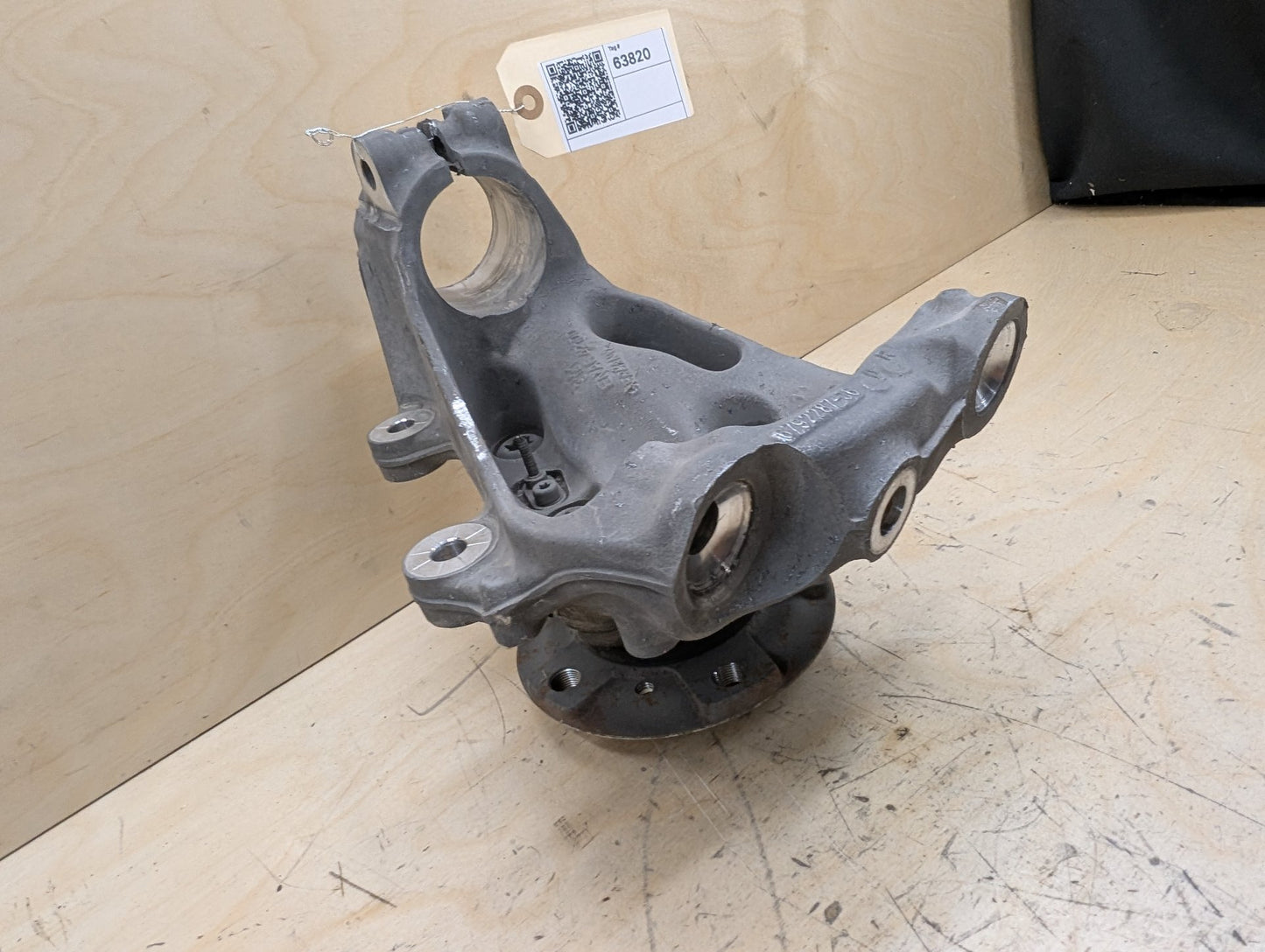 2012-2018 BMW 320i F30 Front Left Driver Spindle Knuckle w/ Bearing 6792287