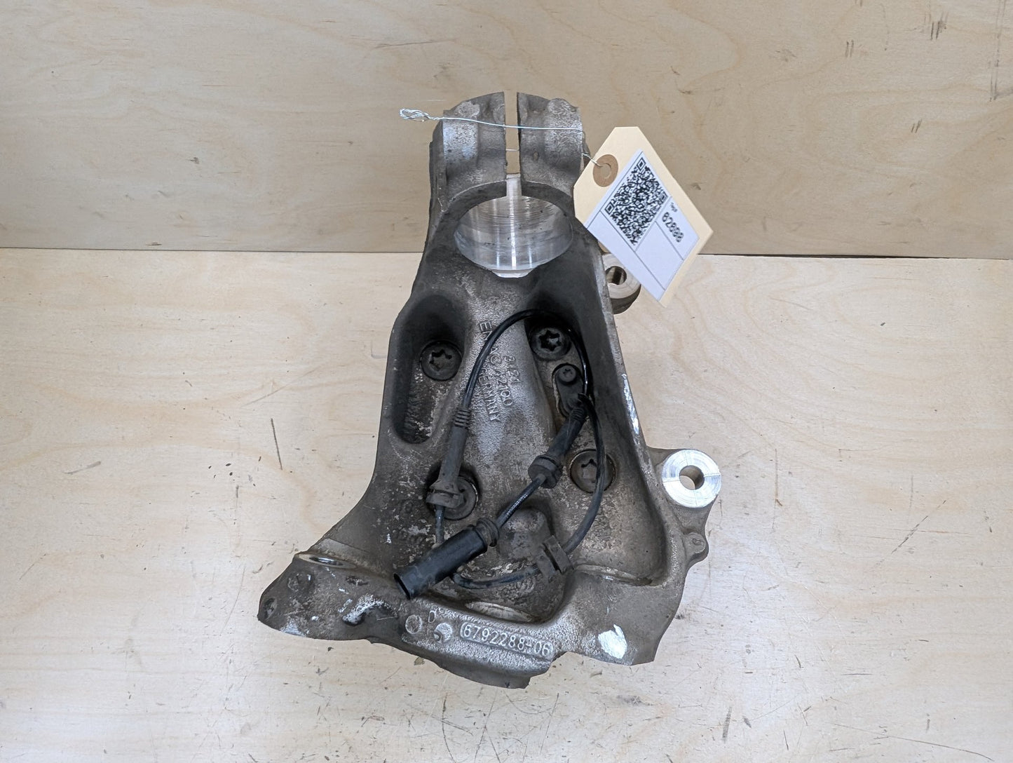 12-18 OEM BMW F30 F31 Sedan RWD Front Right Hub Knuckle Wheel Bearing Carrier